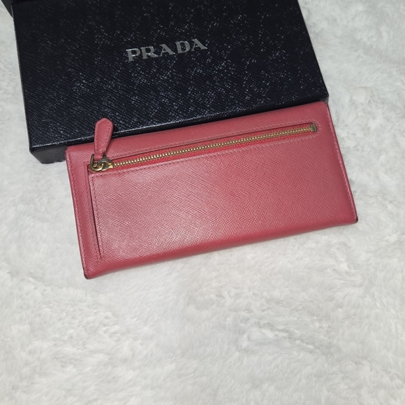 PRADA WALLET WITH BOX AND AUTHENTICATION CARD EUC - Picture 5 of 12